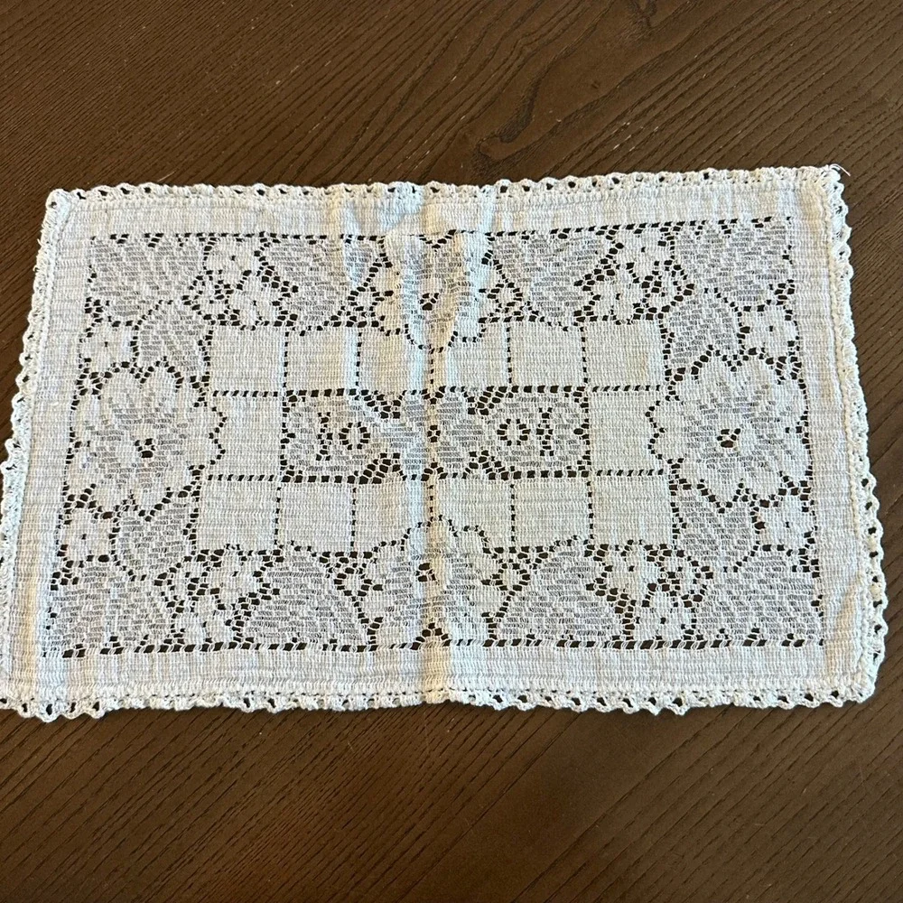 Vintage White Crochet Lace Dresser Scarf Floral Rectangle Table Runner 17x10